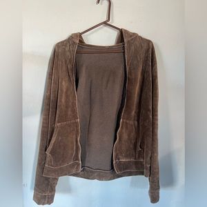 Cute “Y2K” zip up hoodie. Very simple,for any occasion. Goes with many outfits!